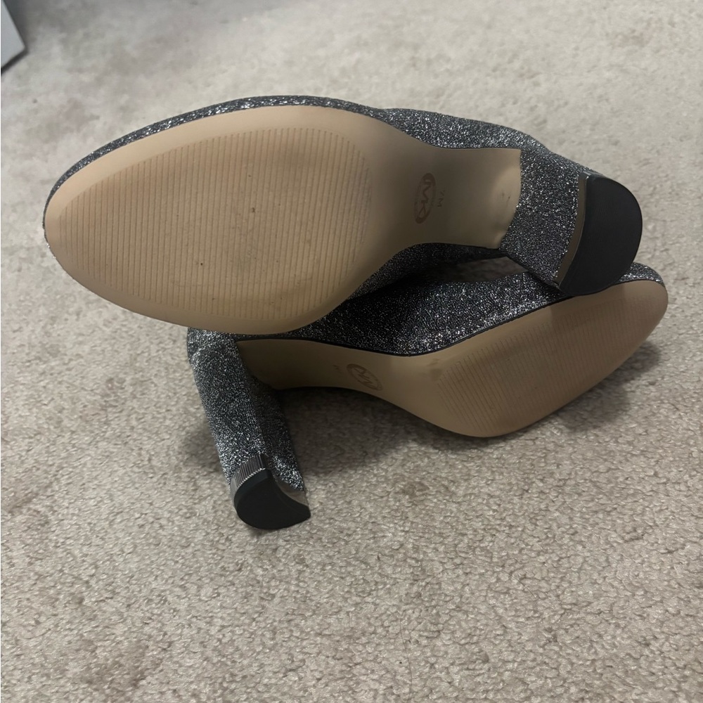 Elegant Silver Ankle Boots - Picture 10 of 10